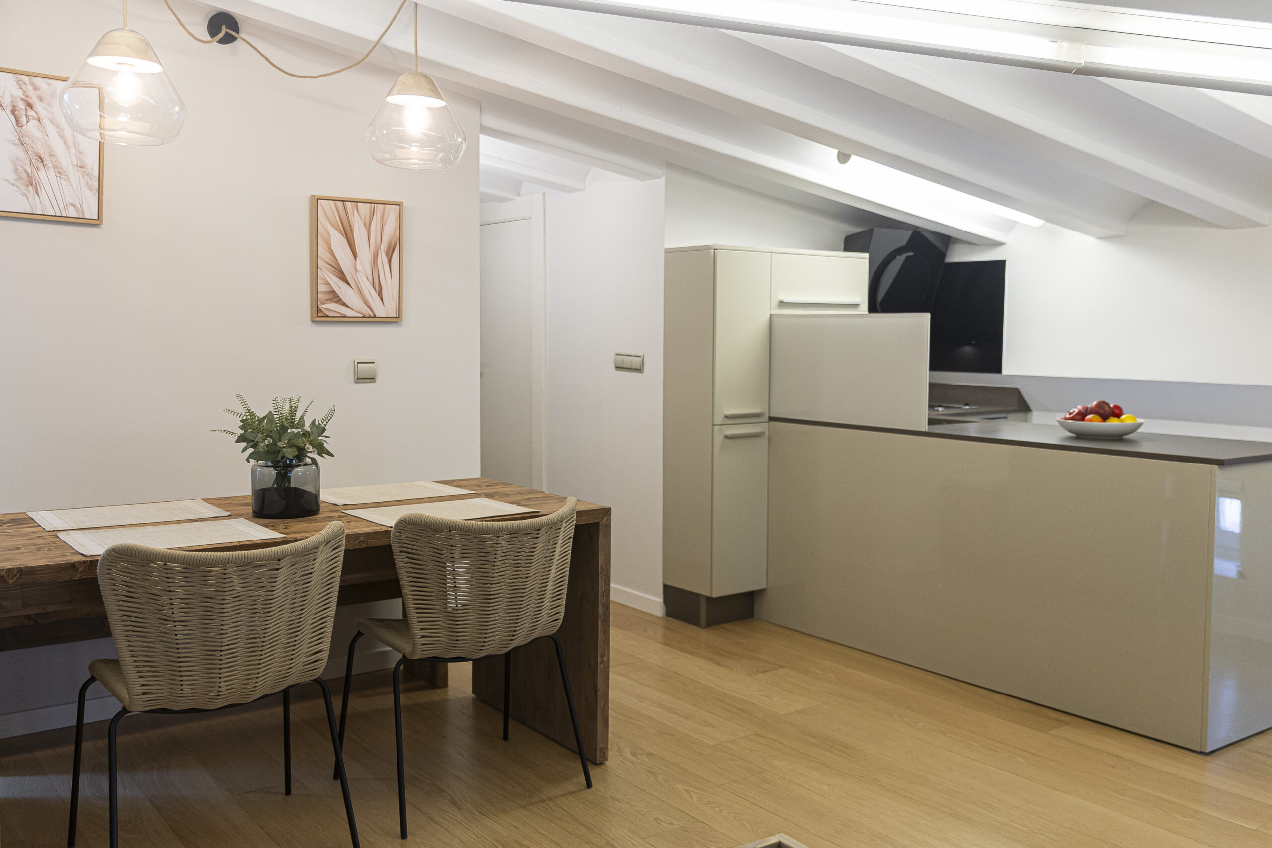 Alojamiento completo para estudiantes y jóvenes profesionales | Moontels Casa Martorell Buhardilla
