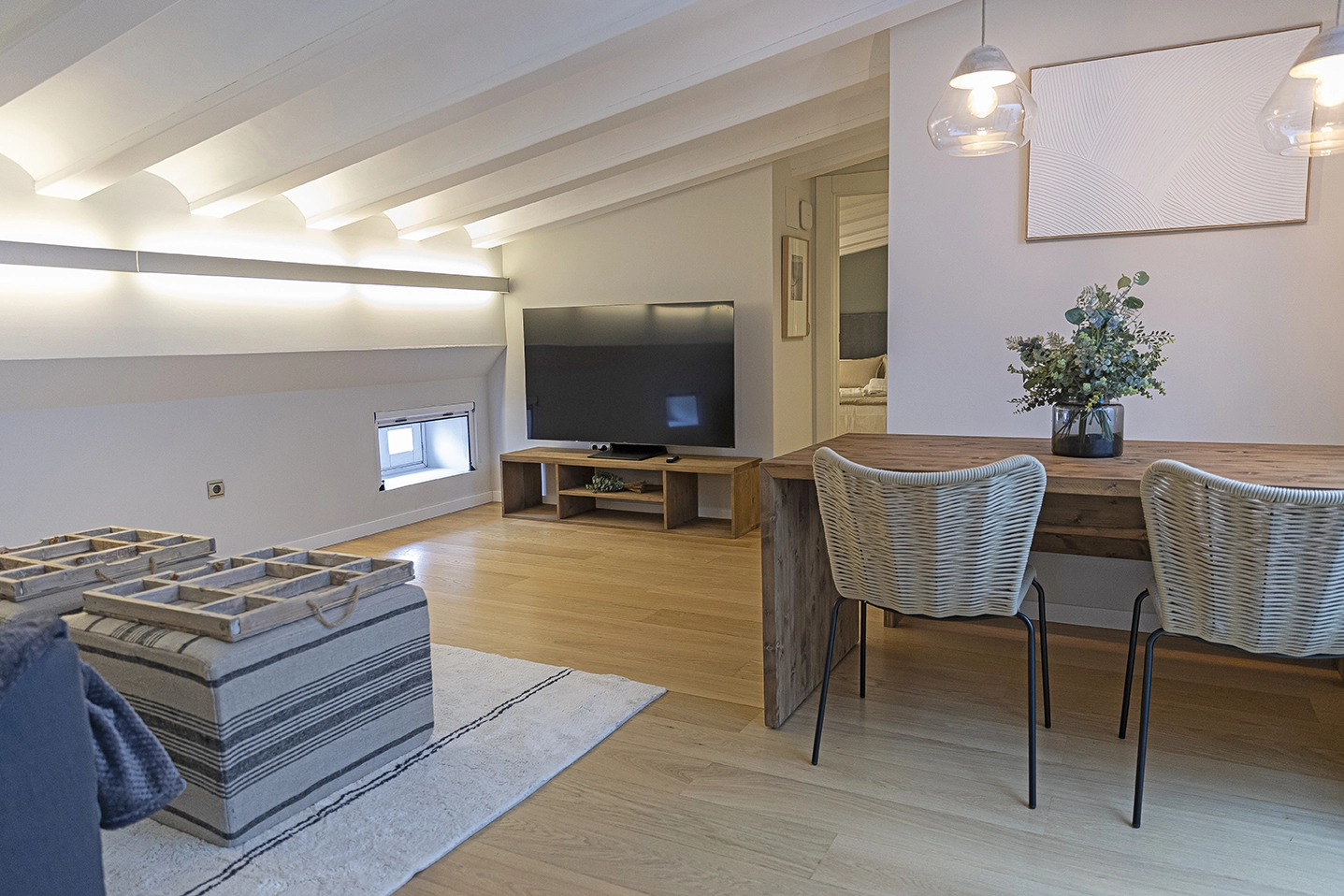 Alojamiento completo para estudiantes y jóvenes profesionales | Moontels Casa Martorell Buhardilla